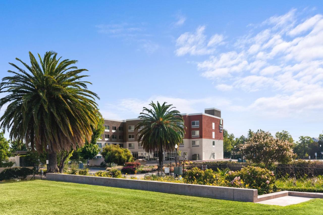Holiday Inn Express & Suites - Suisun City By Ihg Exteriér fotografie