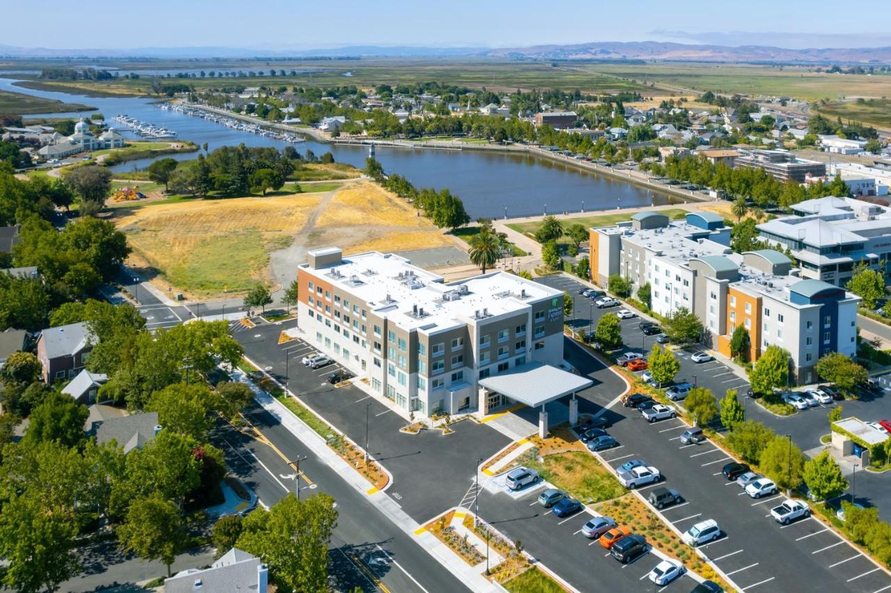 Holiday Inn Express & Suites - Suisun City By Ihg Exteriér fotografie