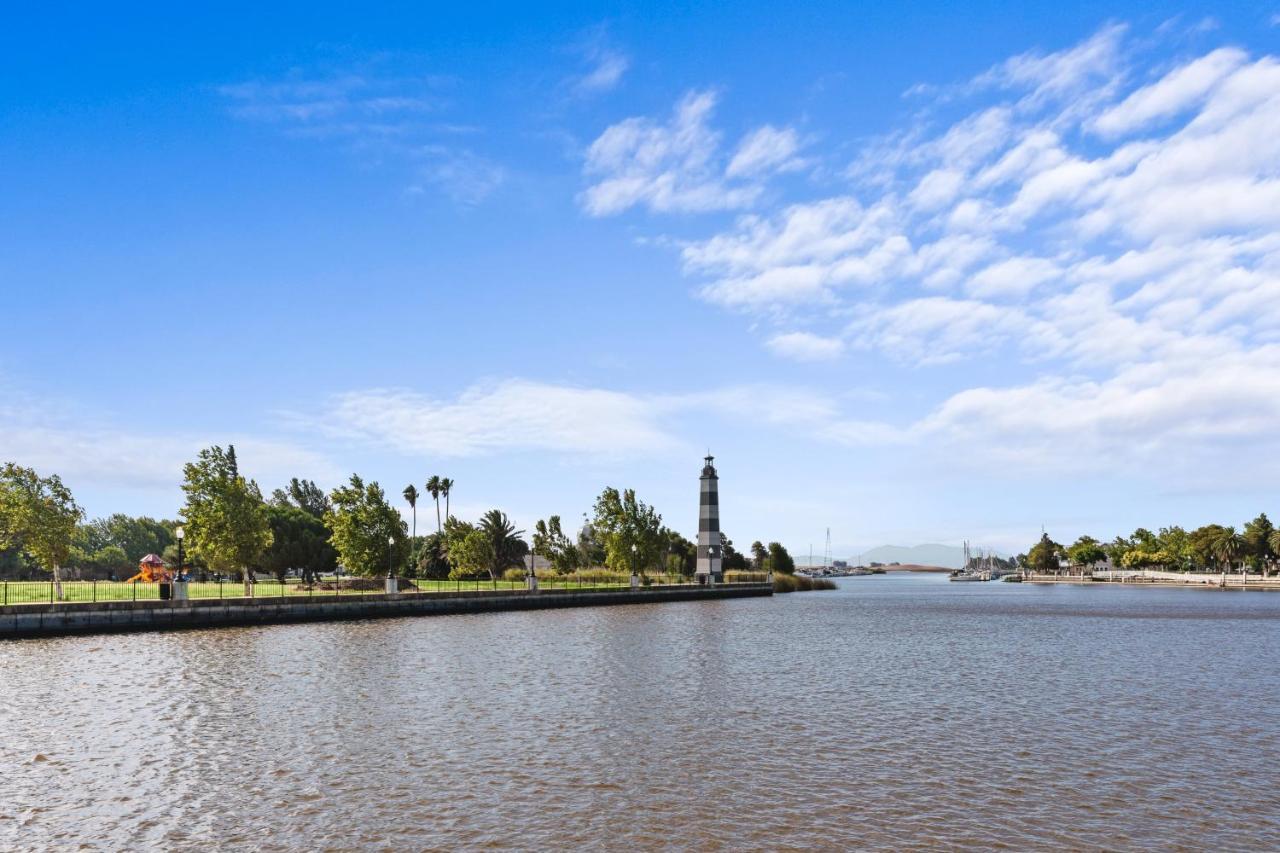 Holiday Inn Express & Suites - Suisun City By Ihg Exteriér fotografie